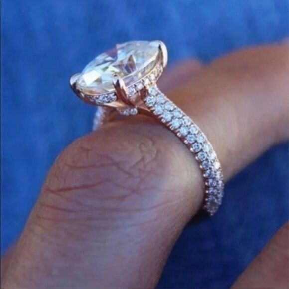 10 Carat Zircon Gold plated Ring! New in gift box - Picture 1 of 10